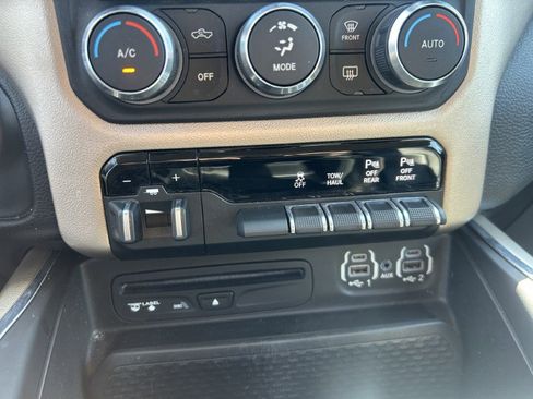 Used 2019 RAM 1500 Laramie AWD/4WD image 30