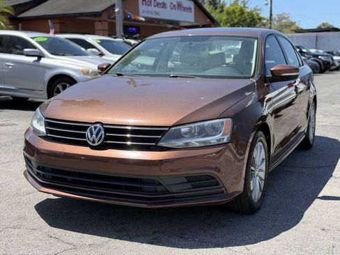 Used 2016 Volkswagen Jetta SE FWD image 3