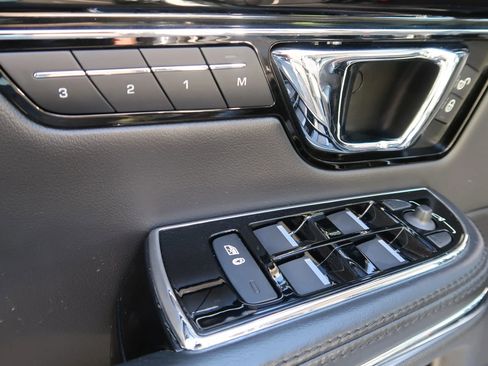 Used 2019 Jaguar XJ R-Sport image 26