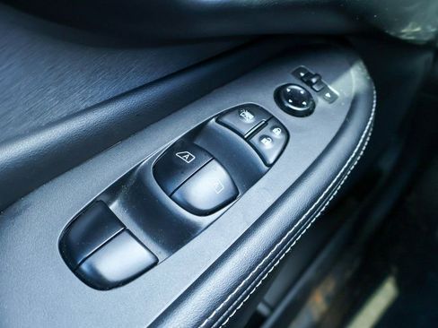 Used 2022 Nissan Murano SV image 16