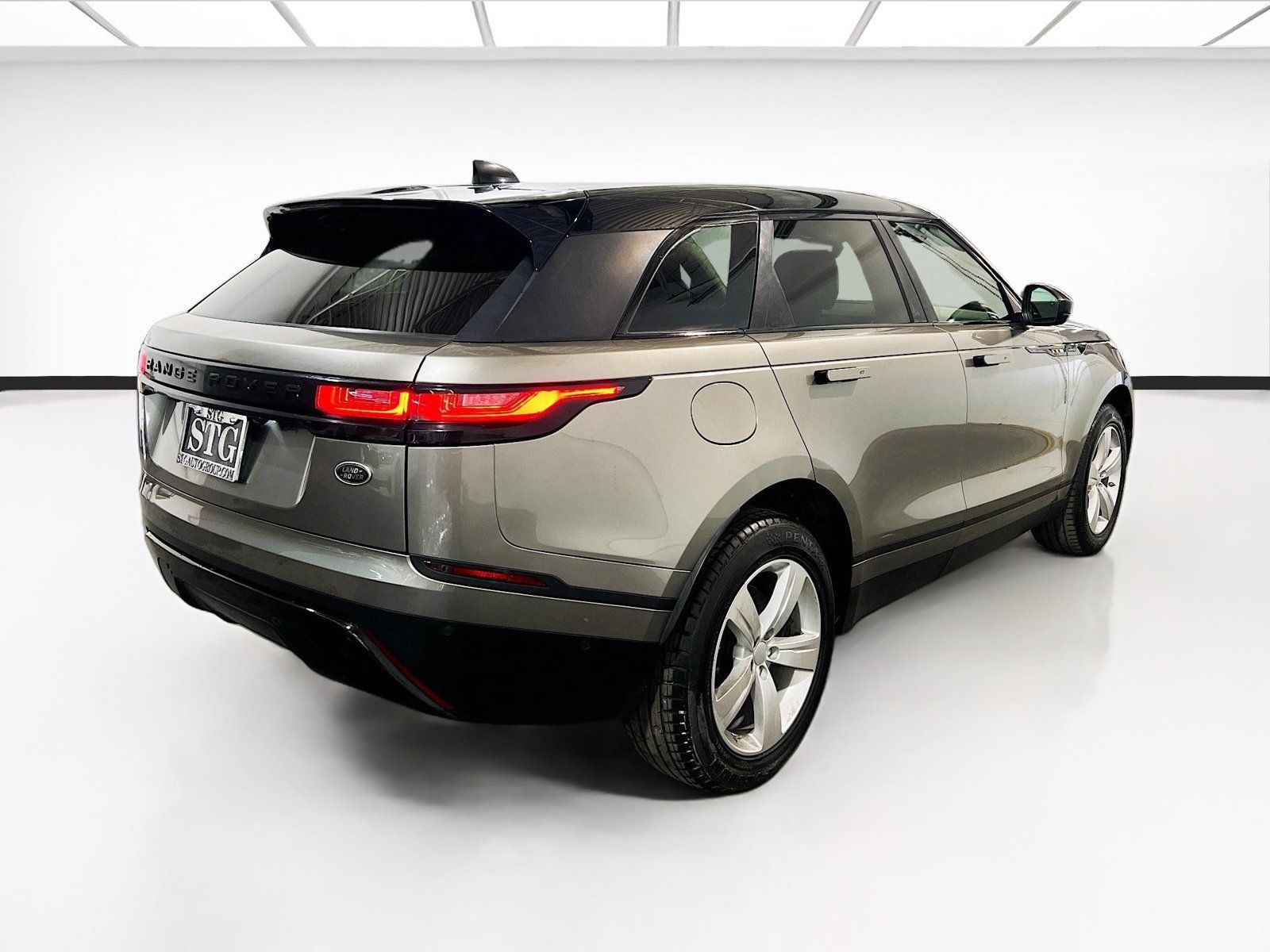 Used 2020 Land Rover Range Rover Velar S AWD/4WD image 4