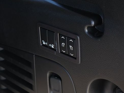 Used 2018 GMC Yukon XL Denali w/ Open Road Package image 29