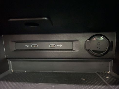 Used 2024 Volkswagen Tiguan SE image 30