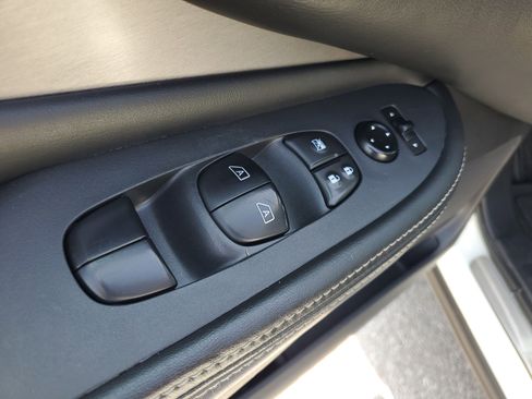 Used 2022 Nissan Murano SV w/ SV Midnight Edition Package image 16