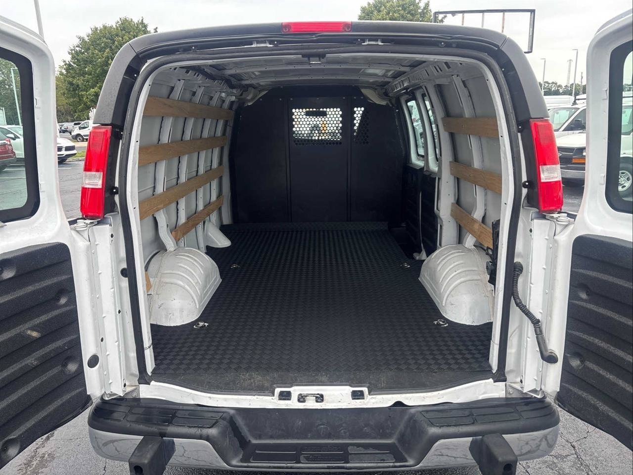 Used 2025 Chevrolet Express 2500 w/ Driver Convenience Package RWD image 8