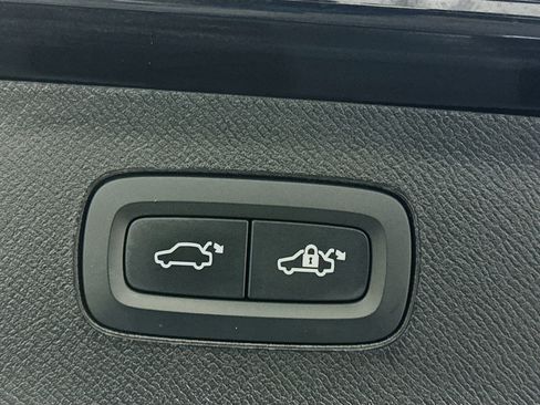 Used 2024 Volvo XC90 B6 Plus image 32