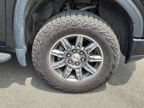 Used 2024 GMC Sierra 1500 AT4 w/ AT4 Premium Package AWD/4WD image 8