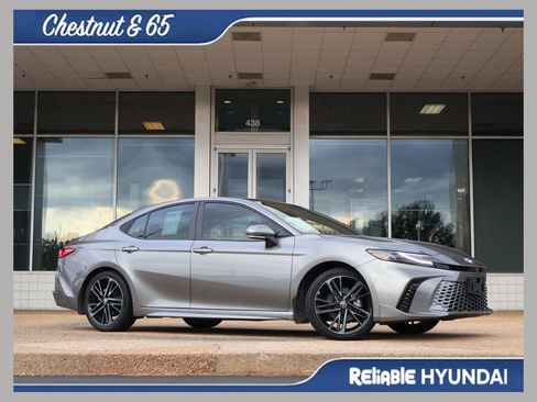 Used 2025 Toyota Camry XSE FWD image 1