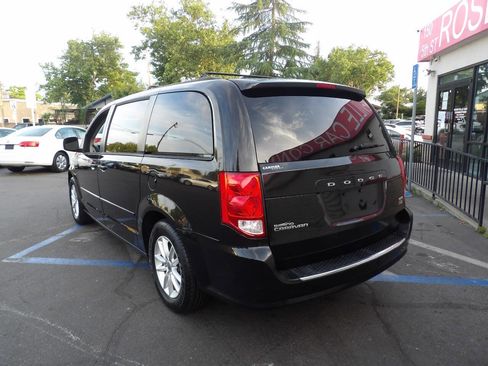 Used 2016 Dodge Grand Caravan SXT FWD image 4