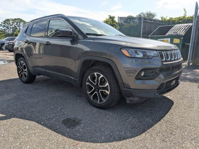 Used 2023 Jeep Compass Limited AWD/4WD image 2