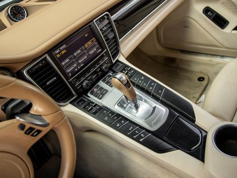 Used 2016 Porsche Panamera Edition image 31