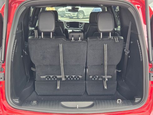 New 2027 Chrysler Pacifica Select FWD image 18