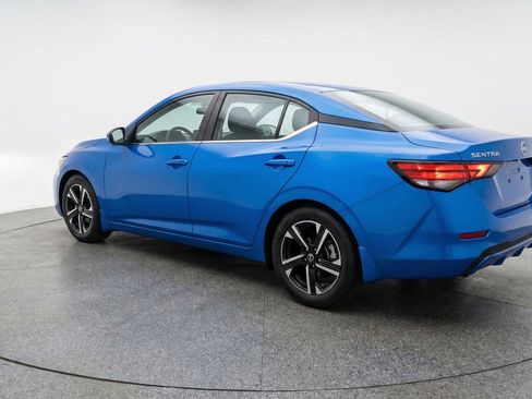 Used 2025 Nissan Sentra SV image 6