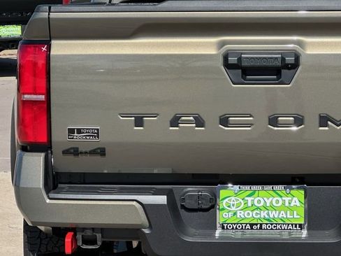 New 2026 Toyota Tacoma TRD Off-Road w/ TRD Off Road Premium Package AWD/4WD image 4