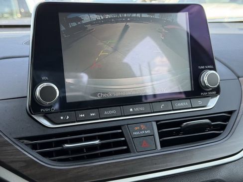 Used 2024 Nissan Altima 2.5 SV image 17