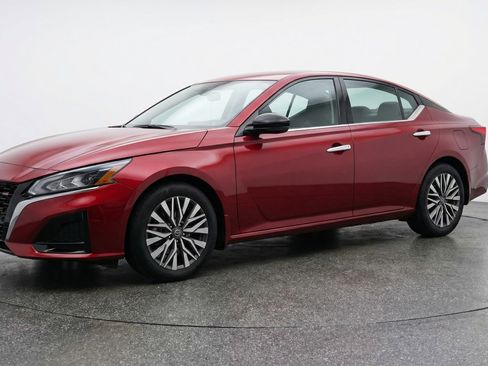 Used 2025 Nissan Altima 2.5 SV image 3