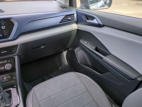 Used 2024 Volkswagen Taos SE FWD image 17