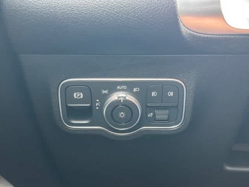 Used 2026 Mercedes-Benz GLB 250 4MATIC image 27