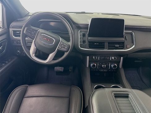 Used 2024 GMC Yukon XL SLT w/ SLT Luxury Package image 2