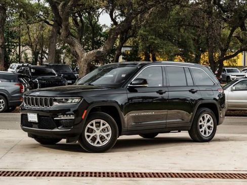 Used 2023 Jeep Grand Cherokee Limited image 2
