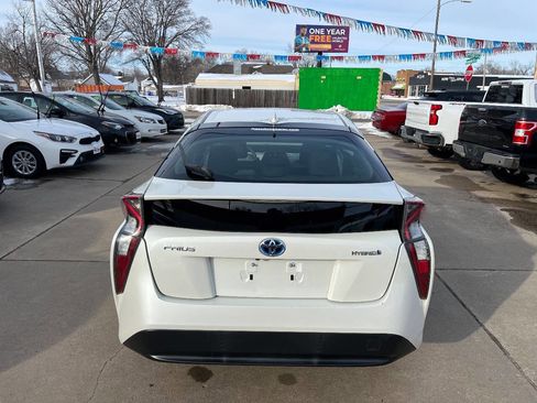 Used 2016 Toyota Prius Two image 6