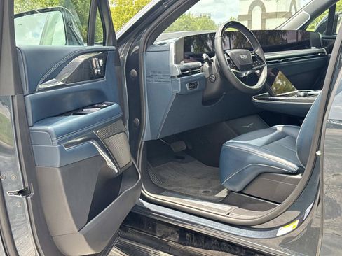 Used 2026 Cadillac Escalade IQ Luxury 2 AWD/4WD image 13