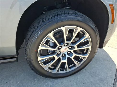 New 2026 GMC Yukon XL Denali w/ Denali Reserve Package AWD/4WD image 9