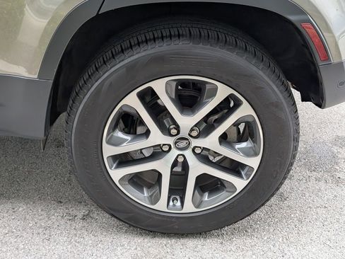 Used 2025 Land Rover Defender 110 S image 33