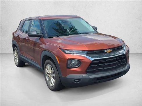 Used 2021 Chevrolet TrailBlazer LS FWD image 3