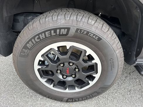 Used 2025 Toyota 4Runner TRD Off-Road Premium AWD/4WD image 17