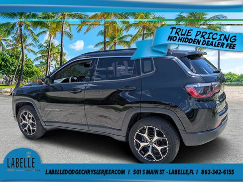 Used 2025 Jeep Compass Limited AWD/4WD image 5