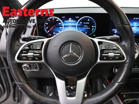 Used 2021 Mercedes-Benz GLB 250 4MATIC w/ Premium Package image 10