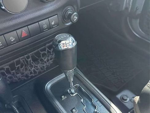 Used 2013 Jeep Wrangler Unlimited Rubicon AWD/4WD image 23
