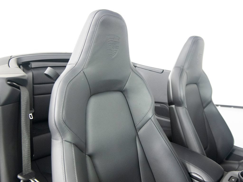 Certified 2025 Porsche 911 Carrera RWD image 39