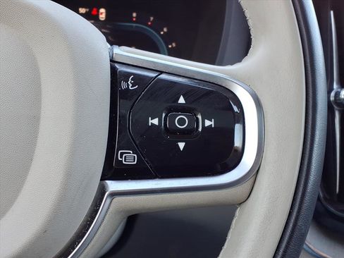 Certified 2023 Volvo XC60 B5 Plus w/ Climate Package image 26