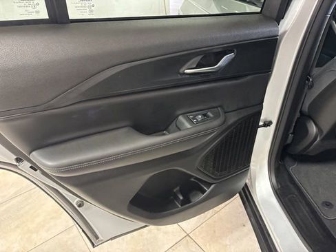 Used 2024 Jeep Grand Cherokee Laredo X w/ Luxury Tech Group I RWD image 15