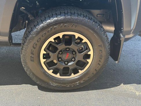 Certified 2024 Toyota Tacoma TRD Off-Road AWD/4WD image 9