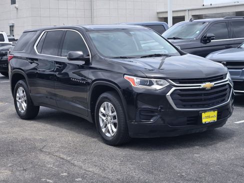 Used 2020 Chevrolet Traverse LS FWD image 3
