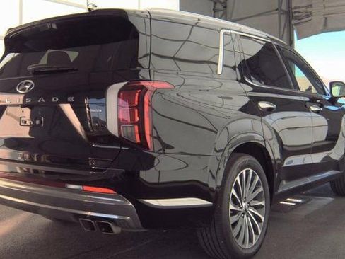 Used 2025 Hyundai Palisade Calligraphy image 3