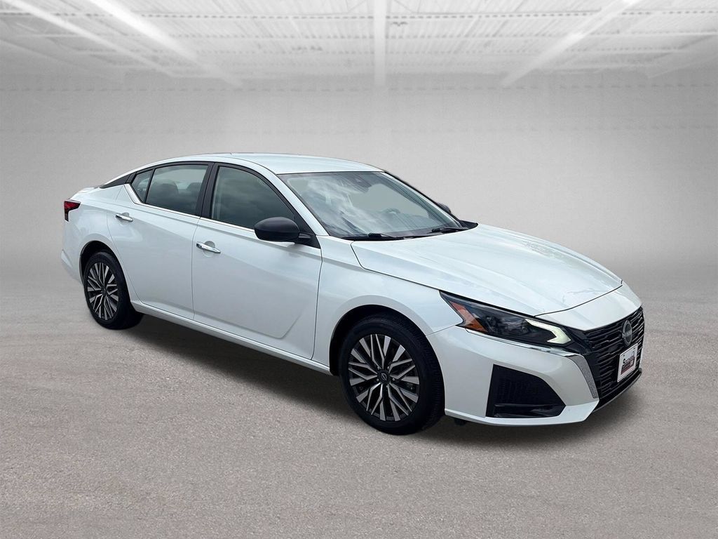 Used 2024 Nissan Altima 2.5 SV AWD/4WD image 8