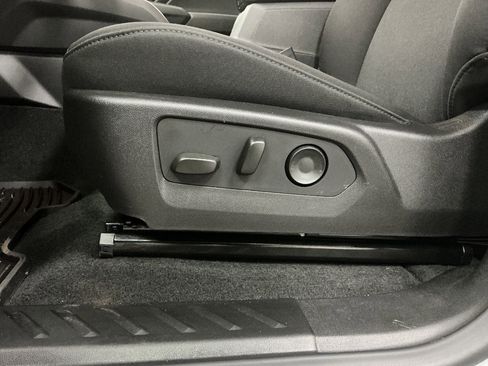 Used 2026 Chevrolet Colorado W/T image 9