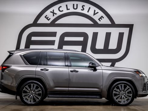 Used 2024 Lexus LX 600 4WD w/ Appearance Package image 8