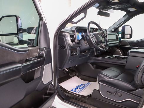 Used 2025 Ford F450 Platinum w/ FX4 Off-Road Package image 3