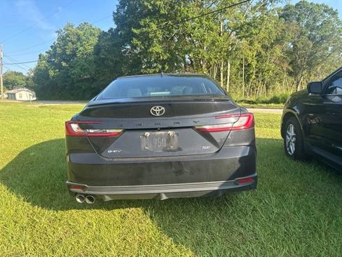 Used 2025 Toyota Camry SE FWD image 5