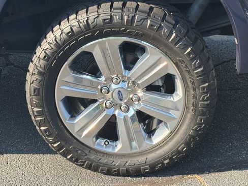 Used 2018 Ford F150 Lariat w/ Equipment Group 502A Luxury AWD/4WD image 21