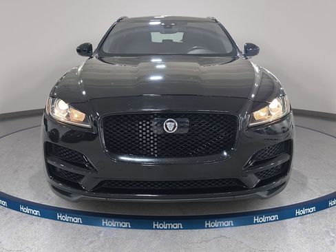 Used 2020 Jaguar F-PACE Premium image 3