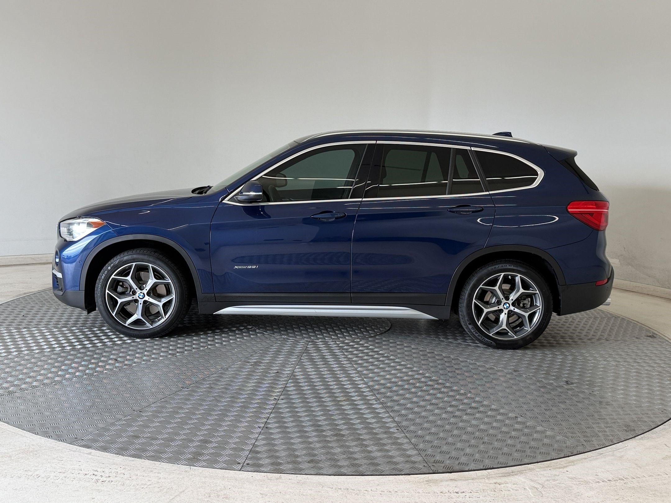 Used 2017 BMW X1 xDrive28i AWD/4WD image 2