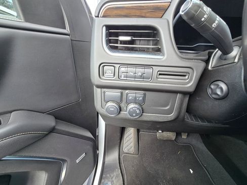 Used 2023 Chevrolet Suburban Premier image 11