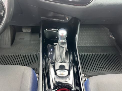 Used 2022 Toyota C-HR XLE FWD image 22