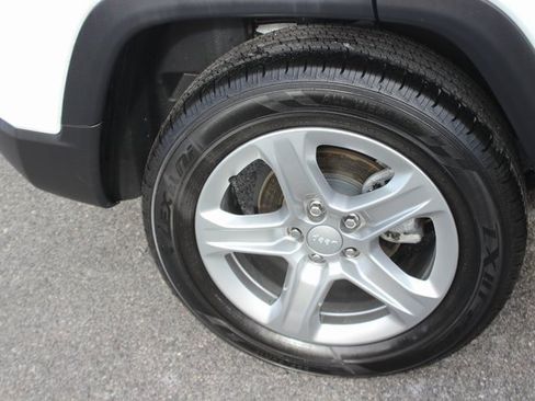 Used 2023 Jeep Compass Latitude w/ Convenience Group image 37